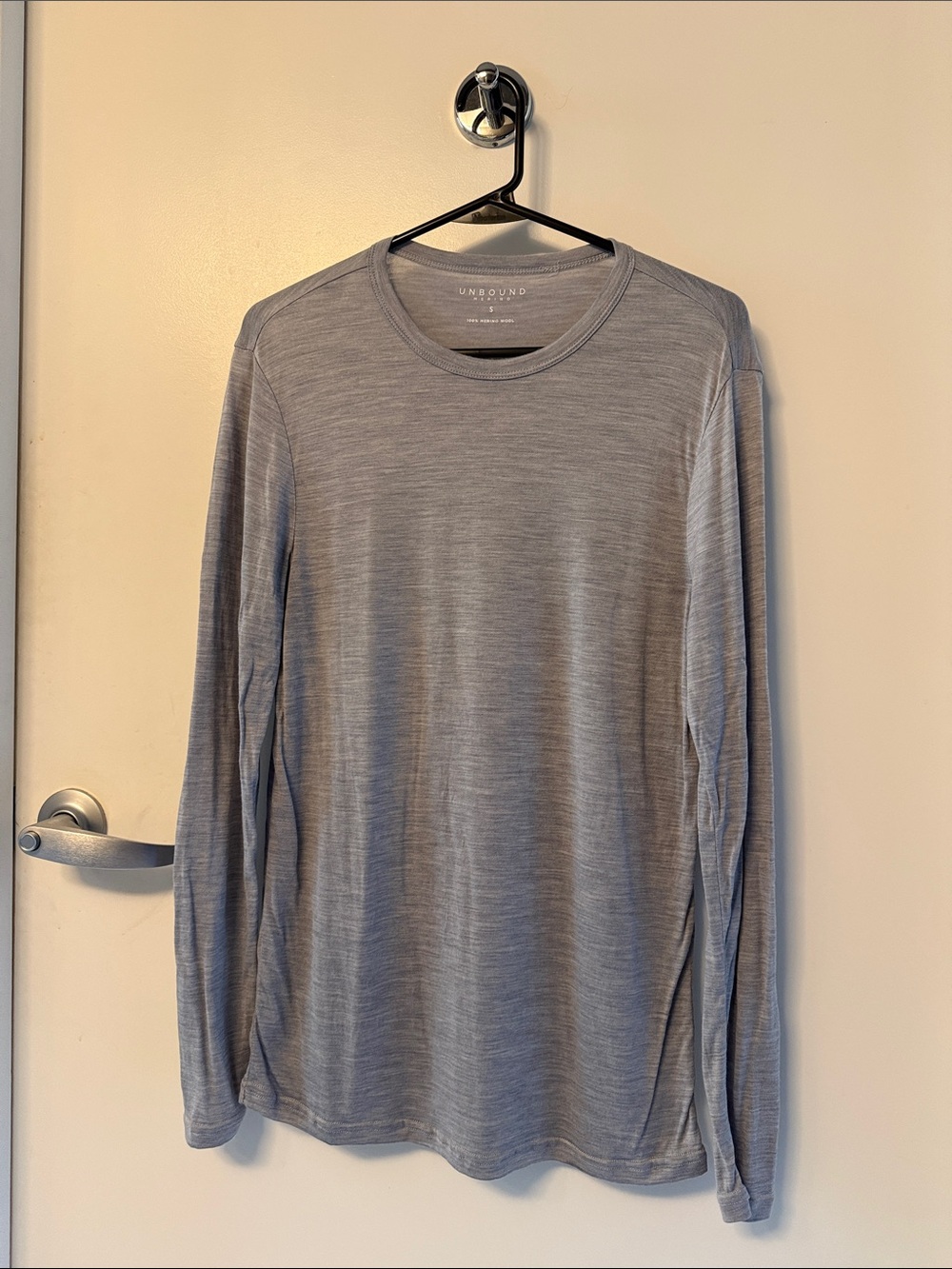 Unbound Merino Men's Heather Grey Long-Sleeve Crewneck Tee